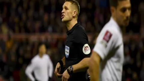 “沙特联赛焦点战：吉达国民迎战哈森姆，主场龙能否再次翱翔？”