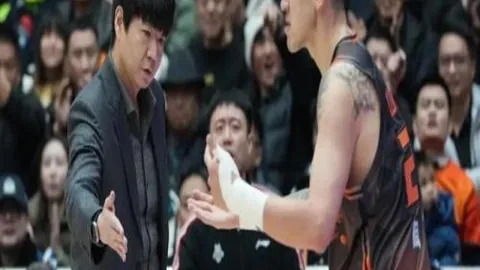 “国际足球界知名教练、皇马队主教练面临逃税指控，在马德里法庭接受审判——中新网报道”