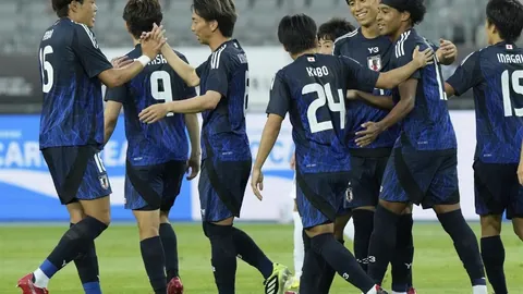 湖人战胜开拓者，詹姆斯贡献40+8，里夫斯砍下32分